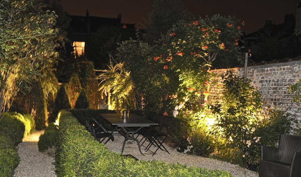 B&B Un Jardin En Ville Saint-Gilles Exterior foto